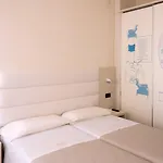 Nettuno 3* بيزارو