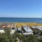Nettuno فندق بيزارو